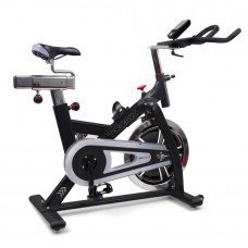 Spinning bike :  SPEED BIKE TOORX modello  SRX70S. Trasmissione a cinghia / pignone fisso.Massa volanica peso 22 kg . Peso max utente :  125 kg
